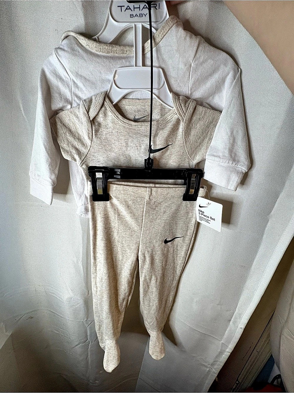Nike I Have Arrived 3-Piece Set Baby 3-Piece Set in Beige & White NWT
